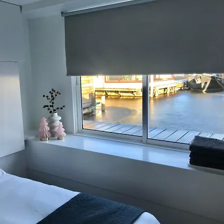 Quiet Waterloft Near Amsterdam And Schiphol Ws11 船屋 *